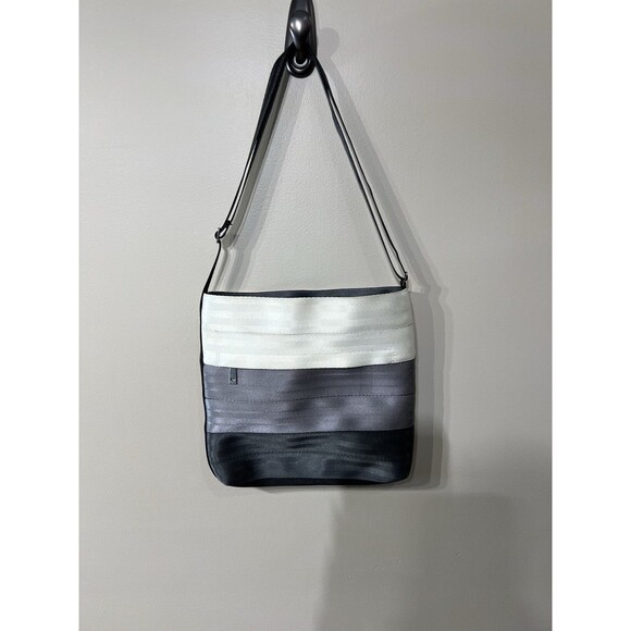 Harvey's Original Seatbelt Streamline Crossbody Bag Shoulder Neutral Gray - Picture 6 of 16